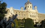 Vídeň - Rakousko - Vídeň -  Albertina, uschovává přes 50.000 křeseb, leptů a akvarelů a přes 1,5 miliónu rytin